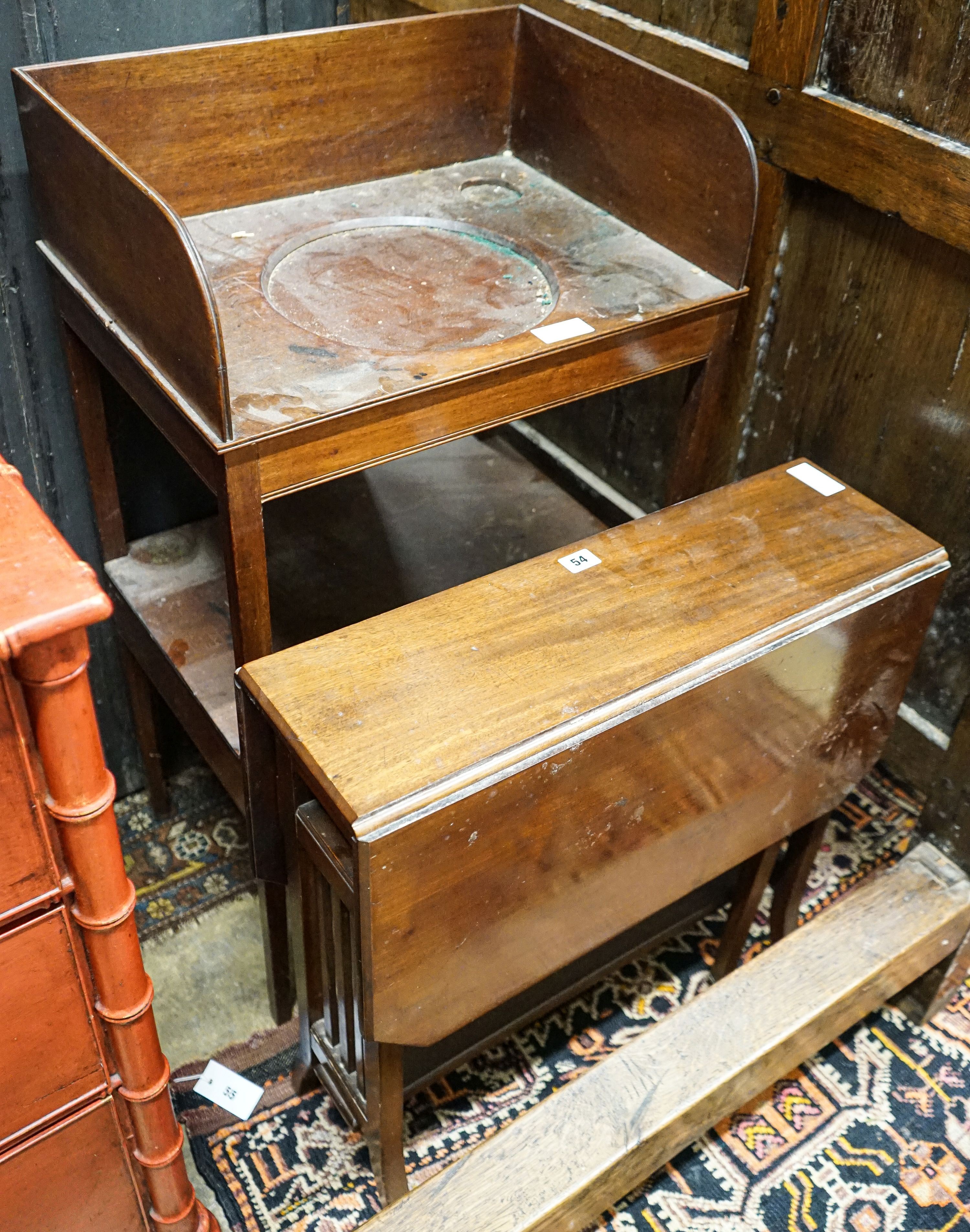 An Edwardian mahogany Sutherland table, width 60cm, together with a George III mahogany two tier washstand